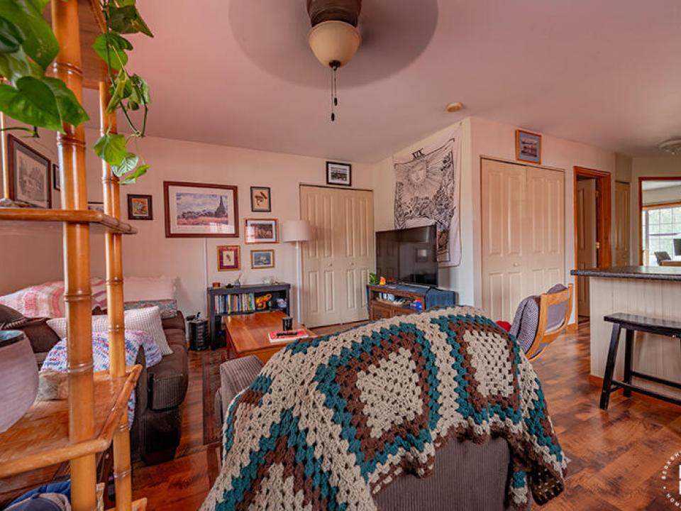 ApartmentBuildingOnMckinleyInLP_Apartmen