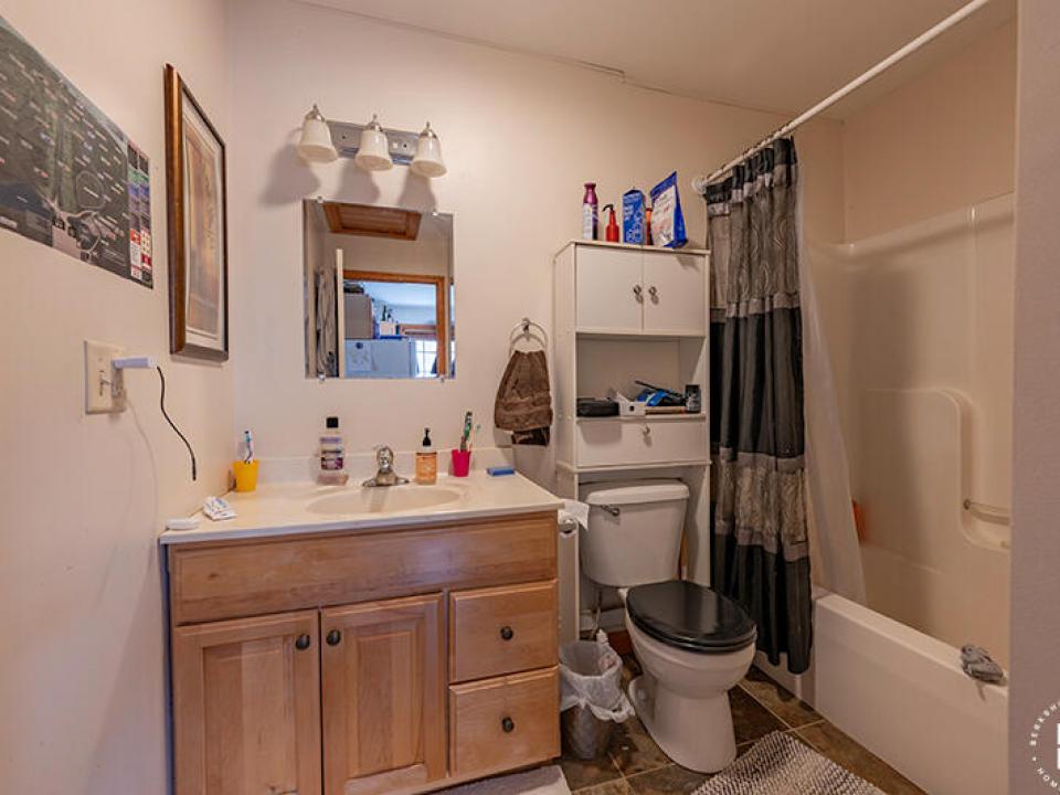 ApartmentBuildingOnMckinleyInLP_Apartmen