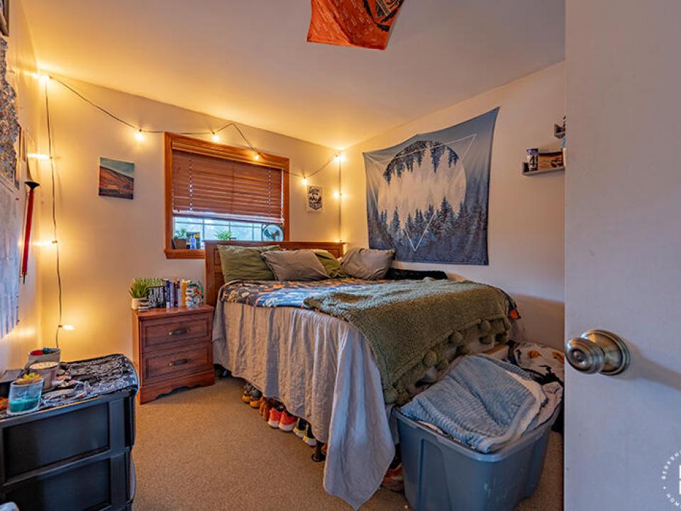 ApartmentBuildingOnMckinleyInLP_Apartmen
