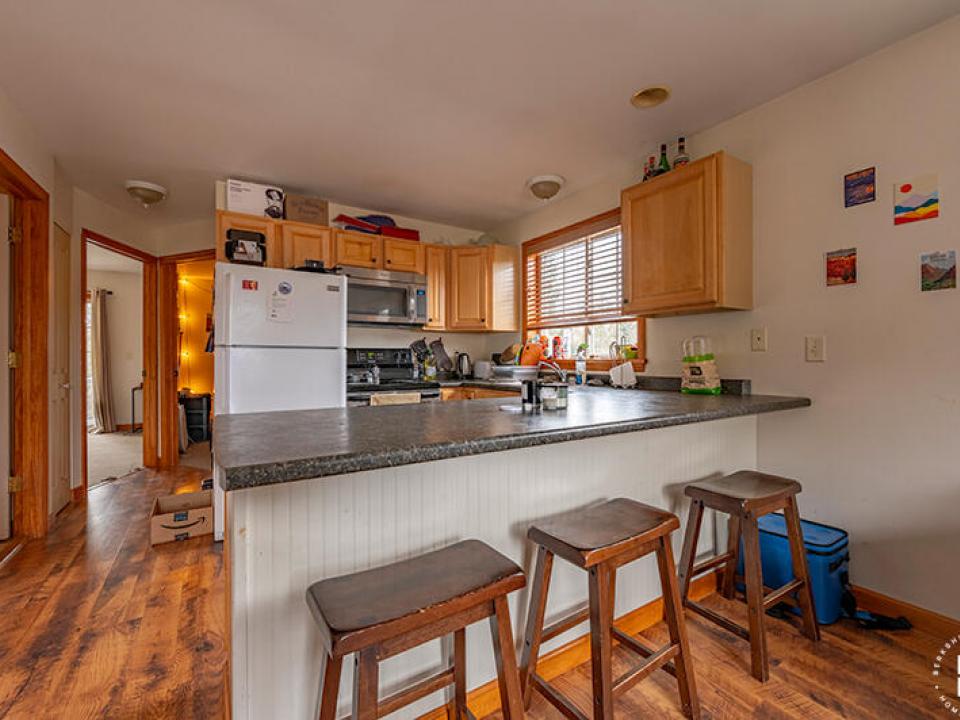 ApartmentBuildingOnMckinleyInLP_Apartmen