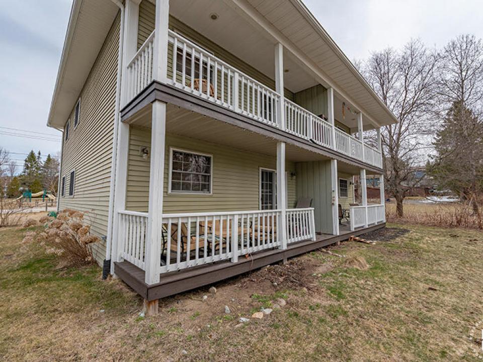 ApartmentBuildingOnMckinleyInLP_Exterior