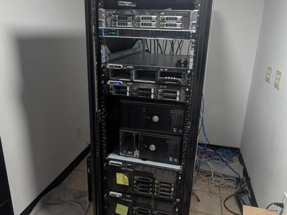 dzClimate controlled server room