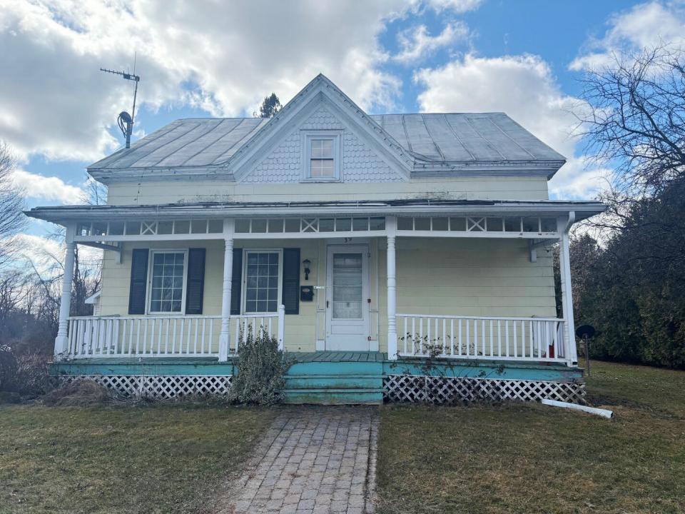 39 Champlain St Front 39 Champlain St Front