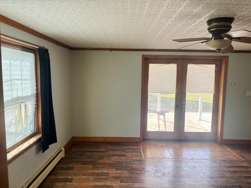 39 Champlain St Livingroom 3