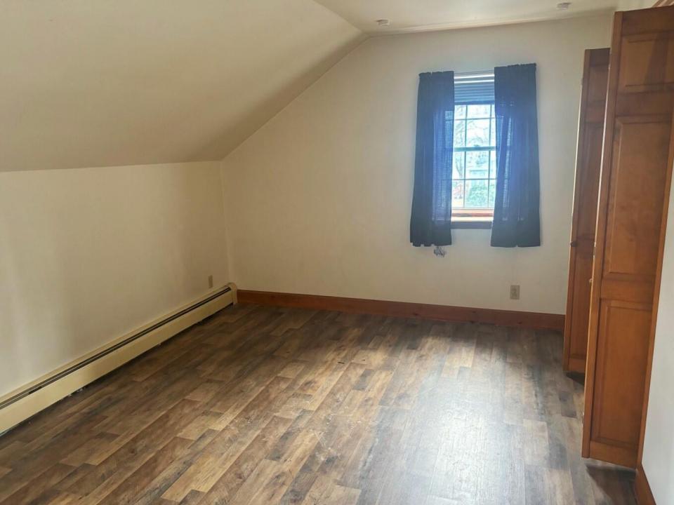 39 Champlain St Bed 1