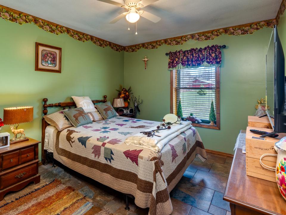 131 Andrus St-18