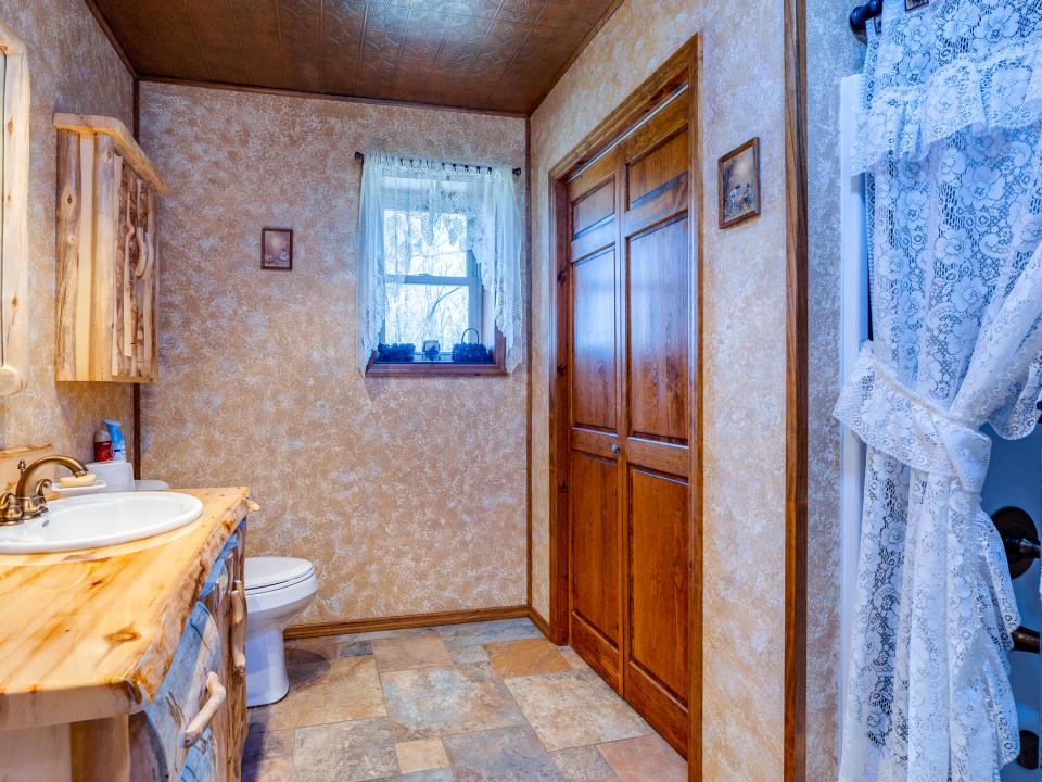 131 Andrus St-21