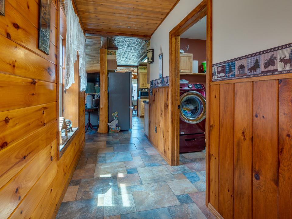 131 Andrus St-22