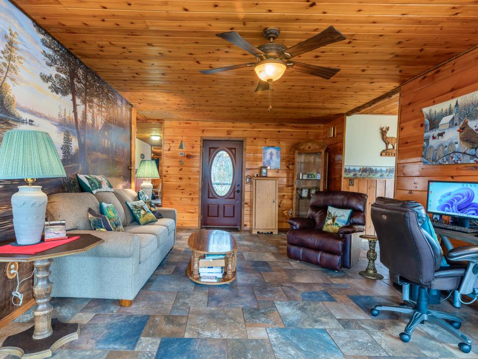 131 Andrus St-36