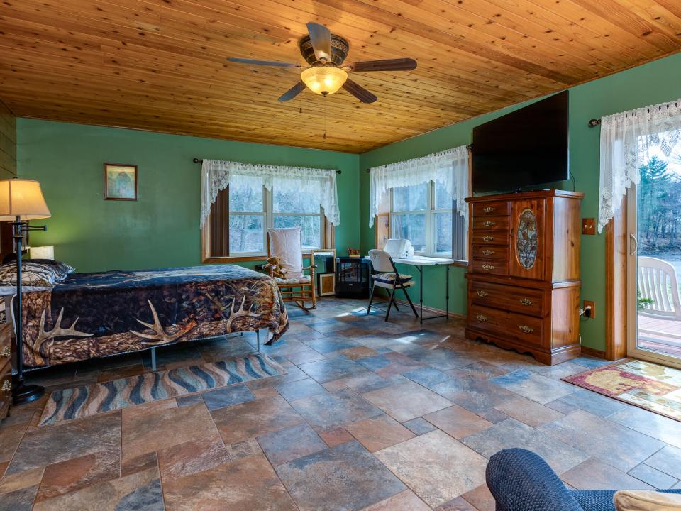 131 Andrus St-40