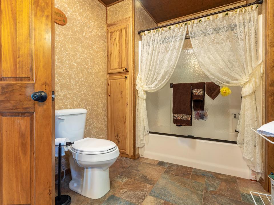 131 Andrus St-46
