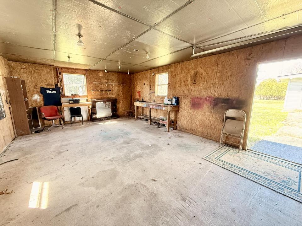 1 Car Garage