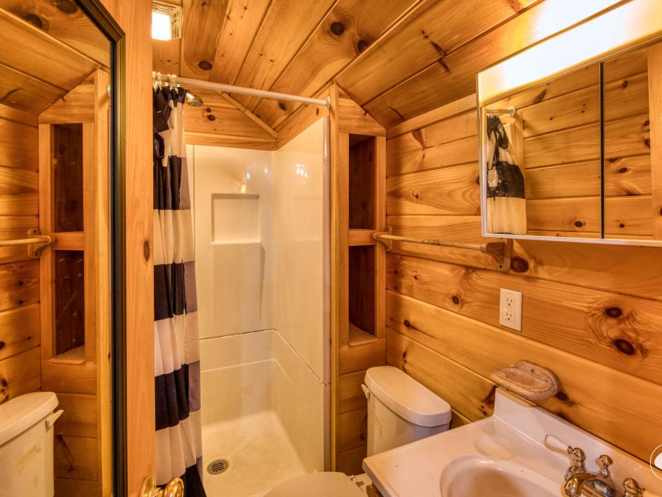 Garage Apartment - Bathroom