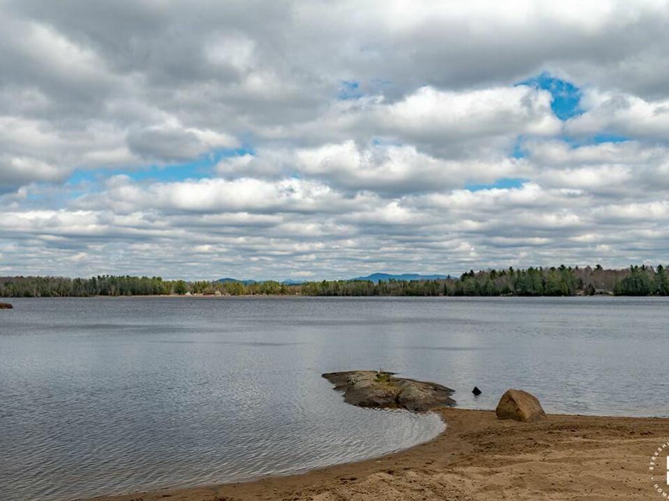 RanchInTupper_Beach_M
