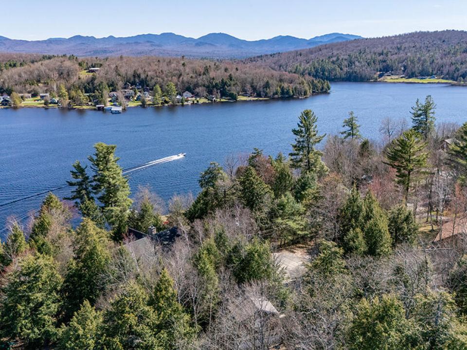 CozyHomeOnLakeFlower_A_LakeFlower