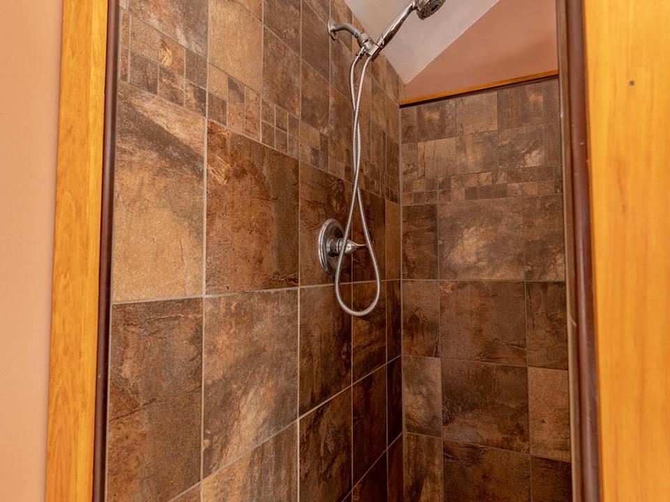 CozyHomeOnLakeFlower_Bathroom1_Shower