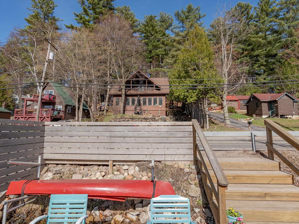 CozyHomeOnLakeFlower_Dock_To_Exterior