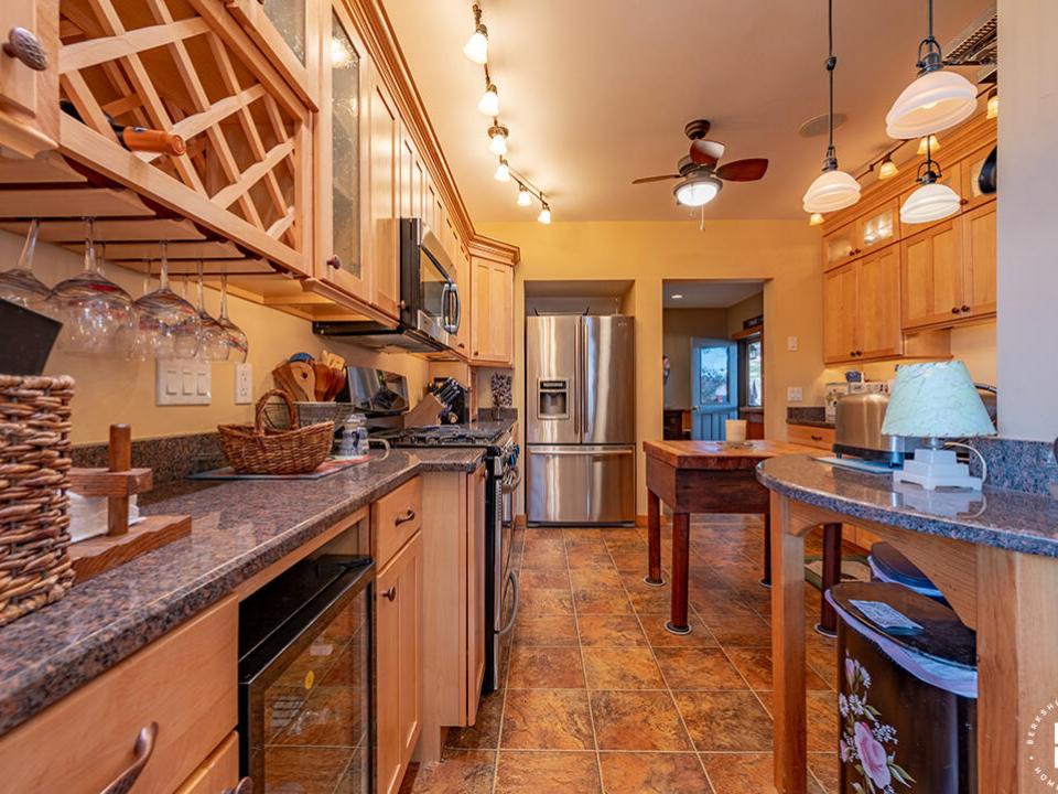 CozyHomeOnLakeFlower_Kitchen_From_Dining