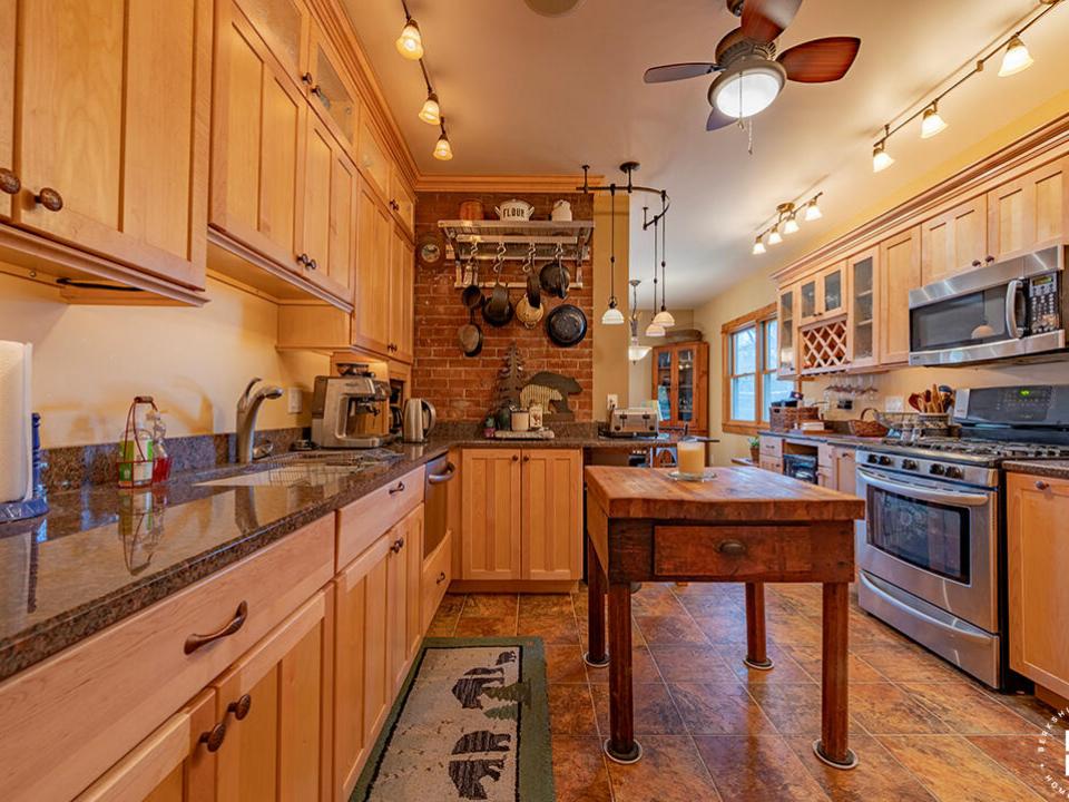 CozyHomeOnLakeFlower_Kitchen_From_Entry