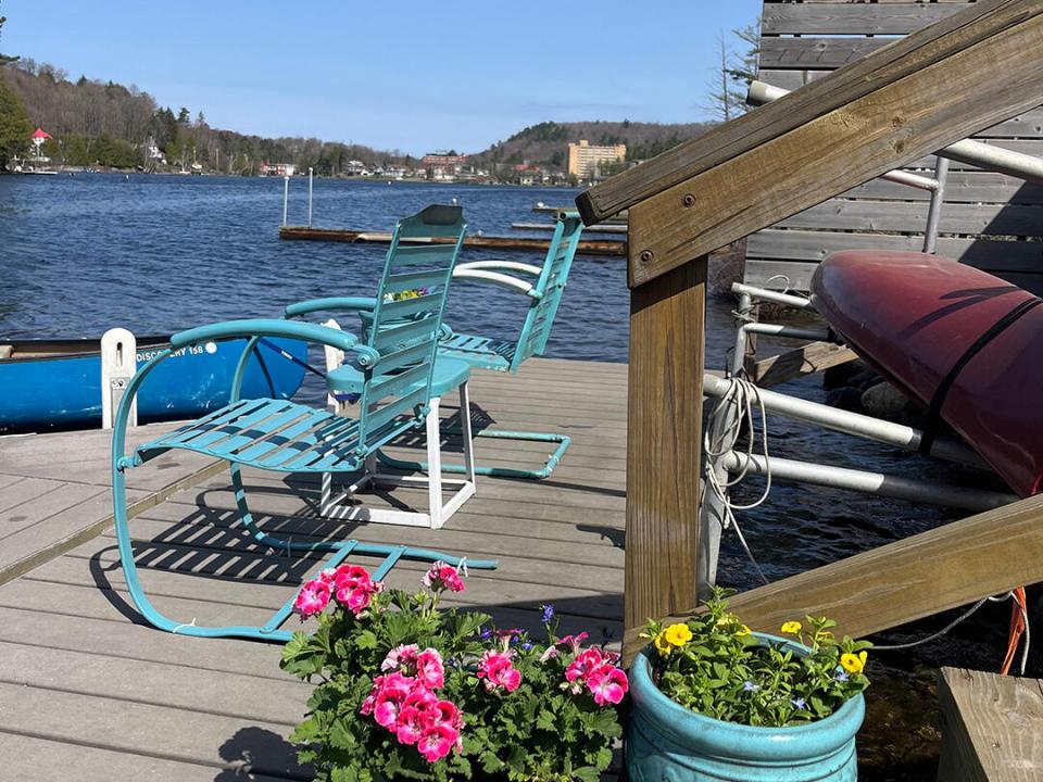 CozyHomeOnLakeFlower_O_Dock_Flower