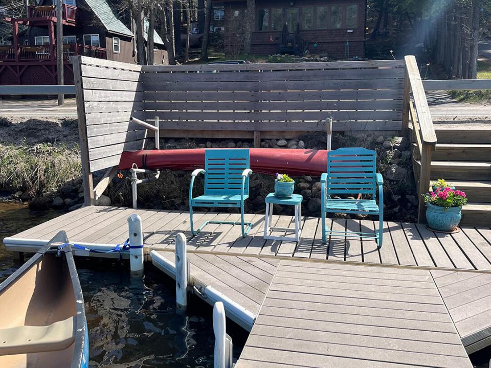 CozyHomeOnLakeFlower_O_Dock_To_Exterior