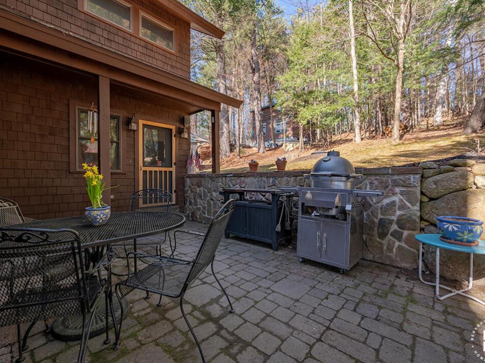 CozyHomeOnLakeFlower_Patio