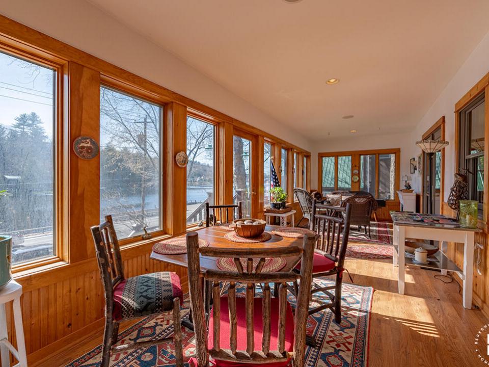 CozyHomeOnLakeFlower_Sunporch