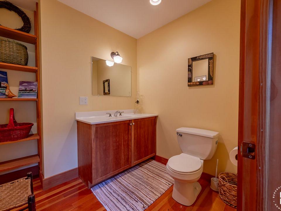 KeeneHomeOnRoundTop_Bath_Half