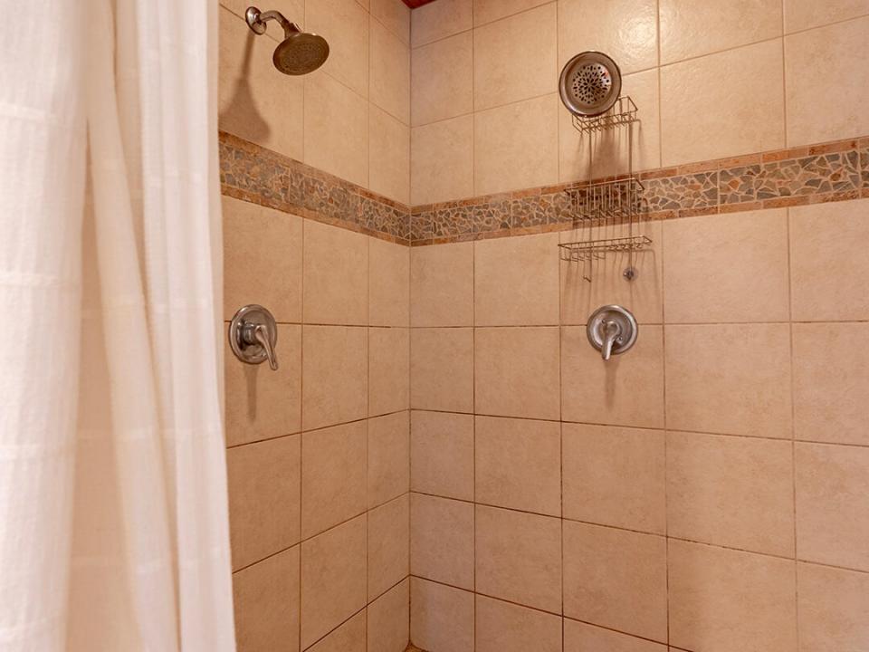 KeeneHomeOnRoundTop_Bathroom1_Shower