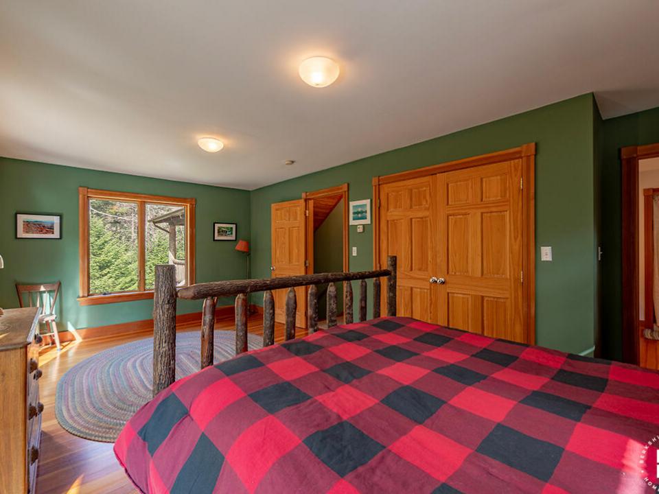 KeeneHomeOnRoundTop_Bedroom1_Closet