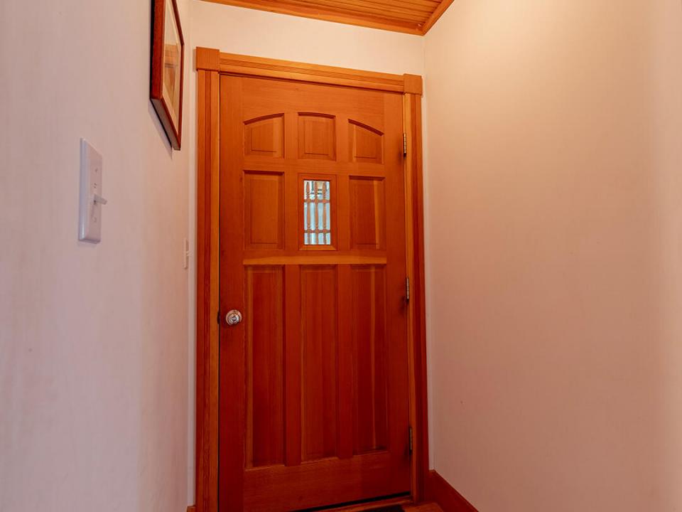 KeeneHomeOnRoundTop_Entry