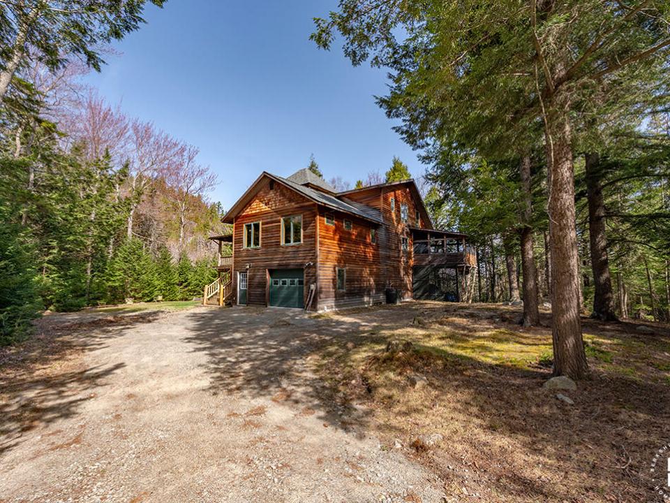 KeeneHomeOnRoundTop_Exterior