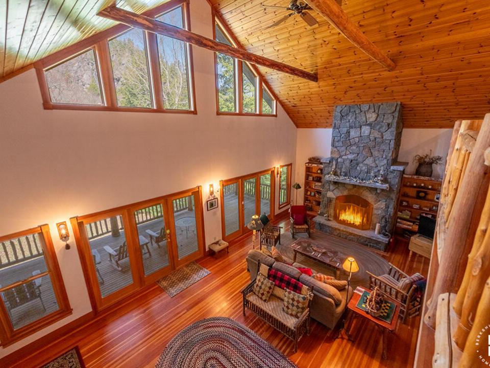 KeeneHomeOnRoundTop_GreatRoom_From_Above