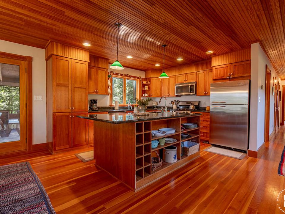 KeeneHomeOnRoundTop_Kitchen