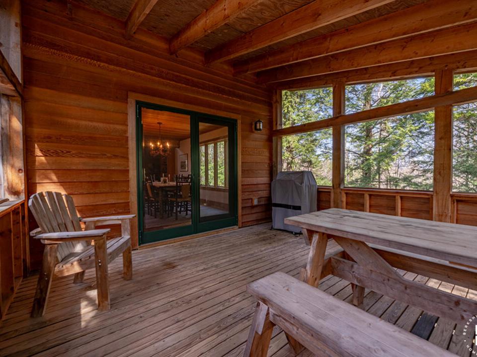 KeeneHomeOnRoundTop_ScreenedPorch_Grill