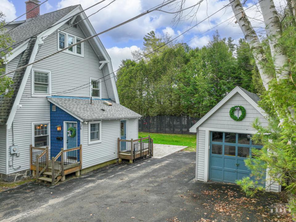 26 Maple St LP-2