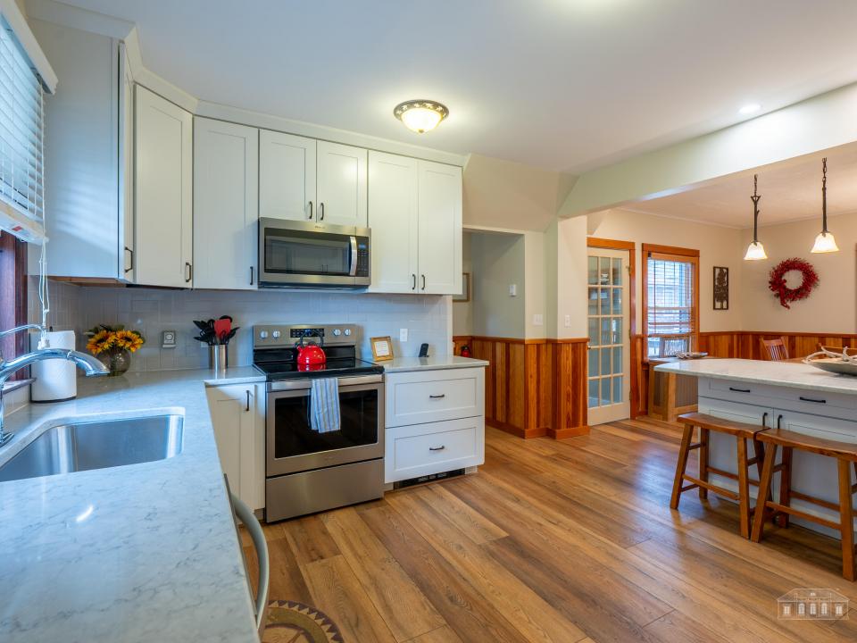 26 Maple St LP-28