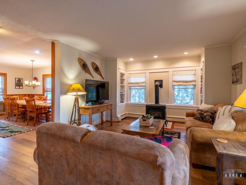 26 Maple St LP-36