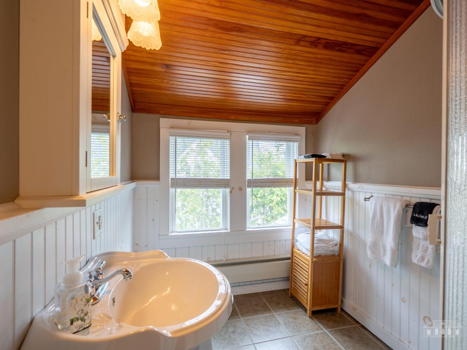 26 Maple St LP-68