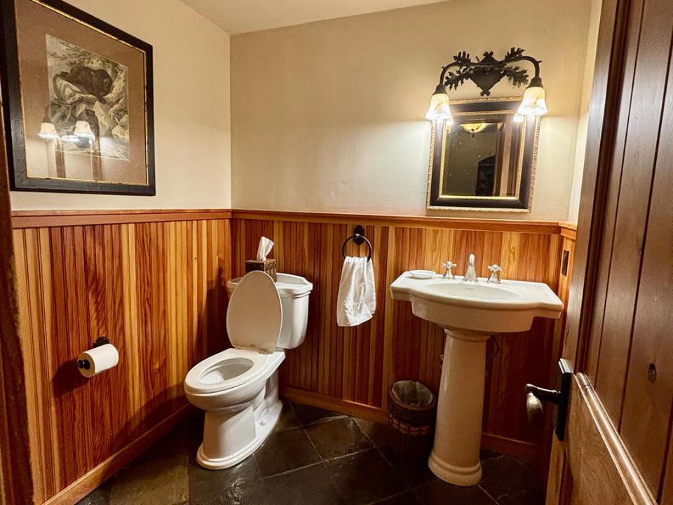 WFLodge227_HalfBath