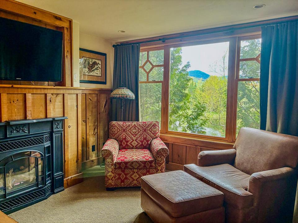 WFLodge227_LivingRoom_Chairs