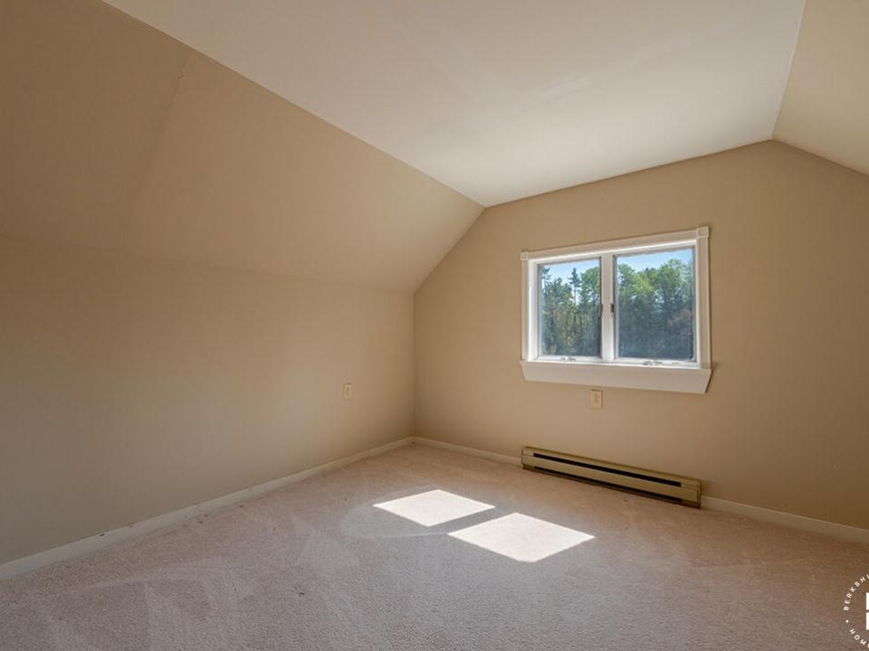 ChaletInWestport_Bedroom2_Doorway