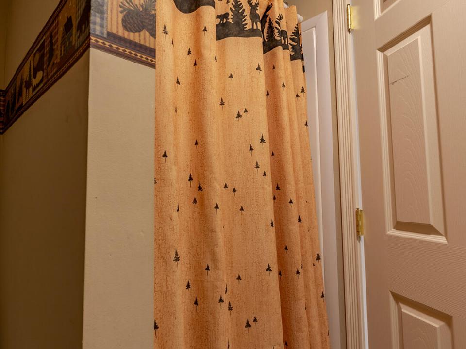 ChaletInWestport_Bathroom2_Shower