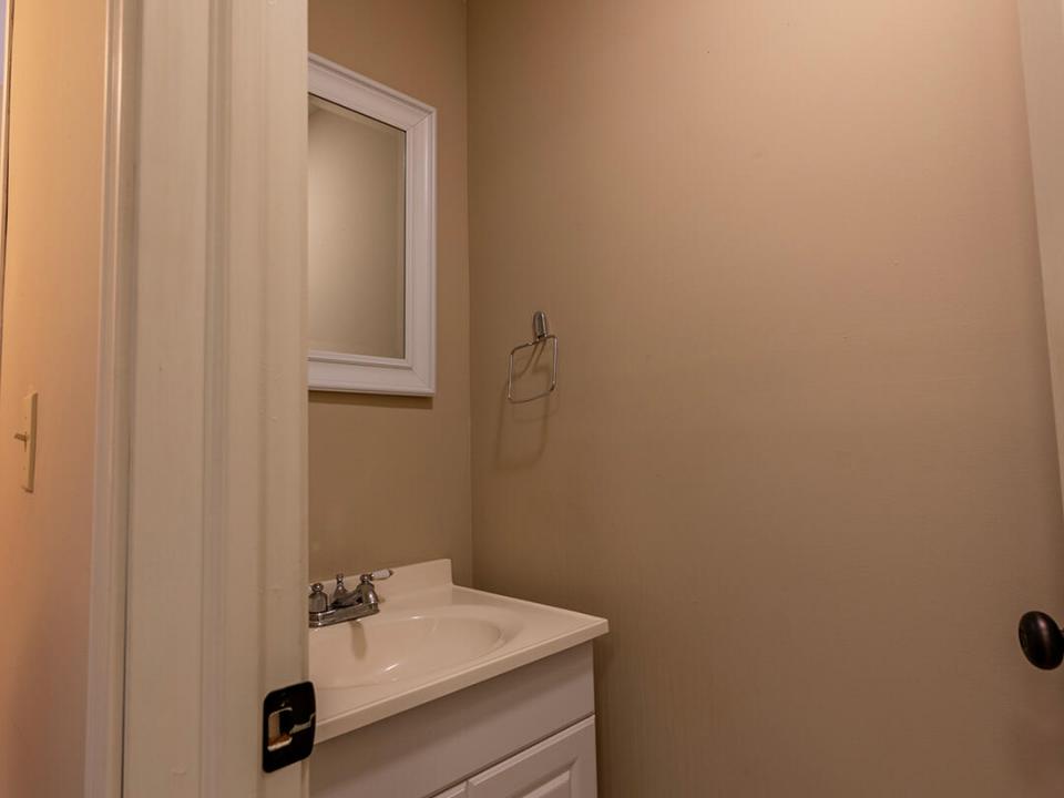 ChaletInWestport_Laundry_HalfBath