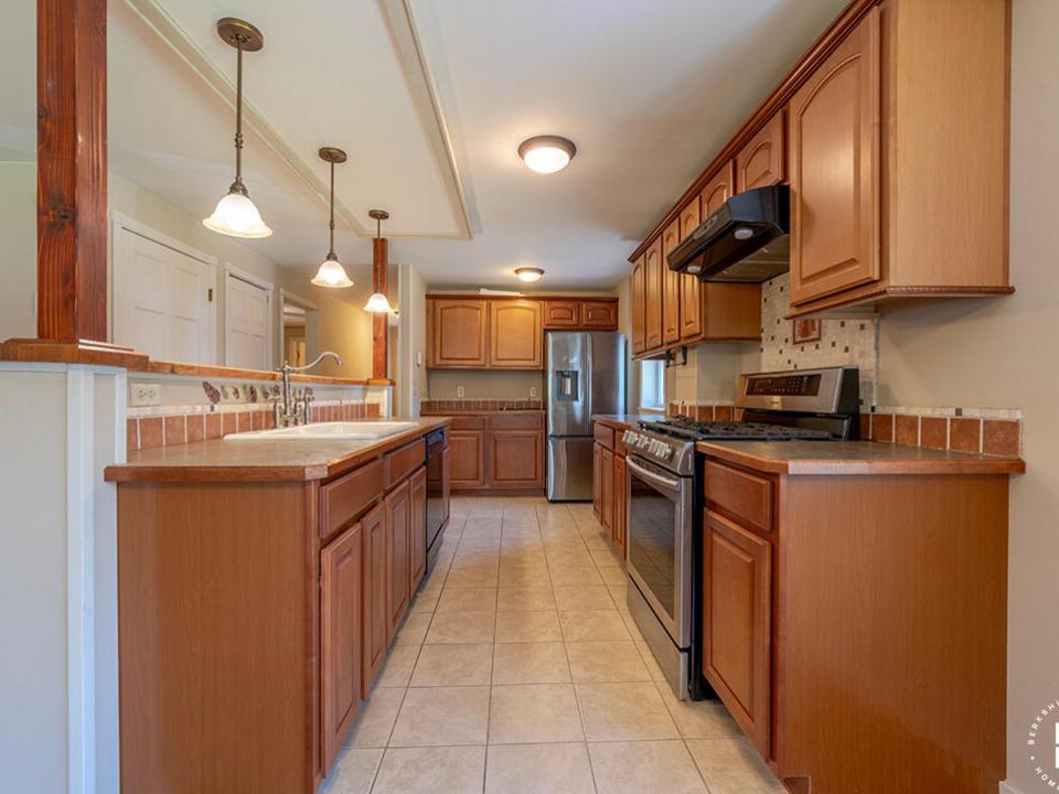 ChaletInWestport_Kitchen