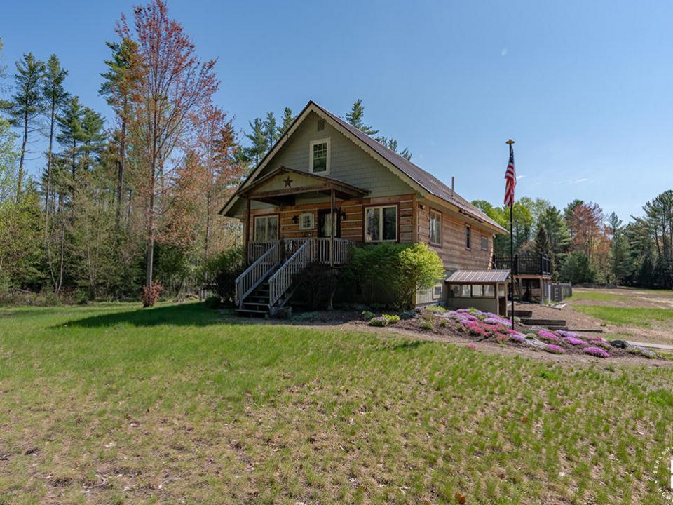 ChaletInWestport_Exterior_Front ChaletInWestport_Exterior_Front