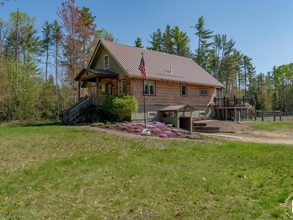 ChaletInWestport_Exterior_R