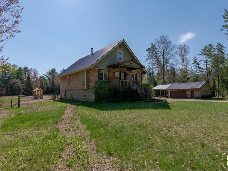 ChaletInWestport_Exterior_L