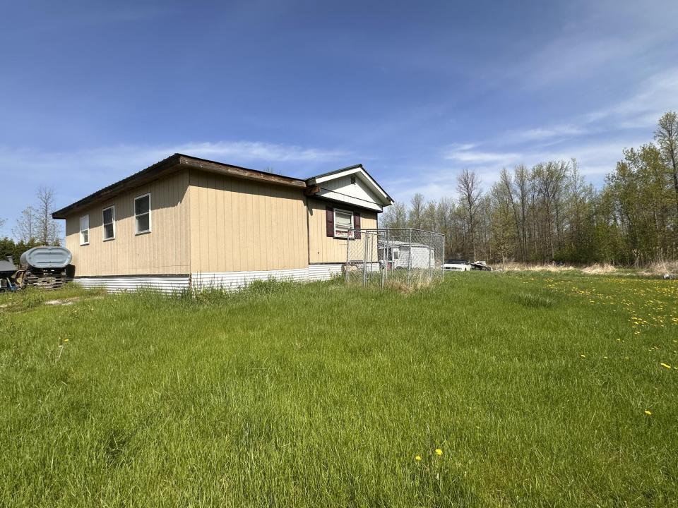 Exterior View 9