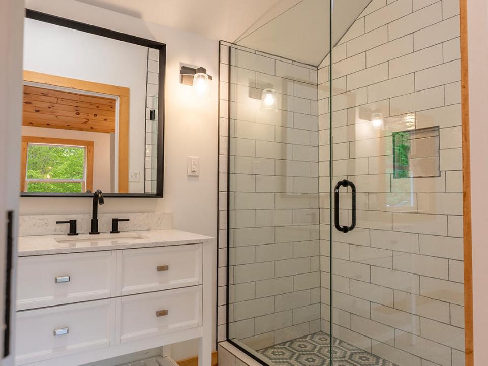 NewlyRenovatedHomeInJay_Bathroom1